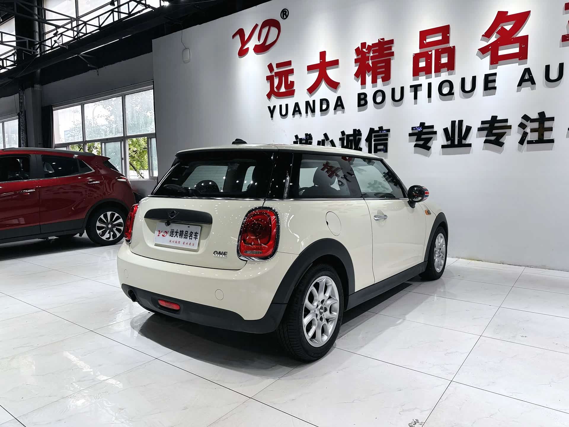 Mini ONE, 2018 16