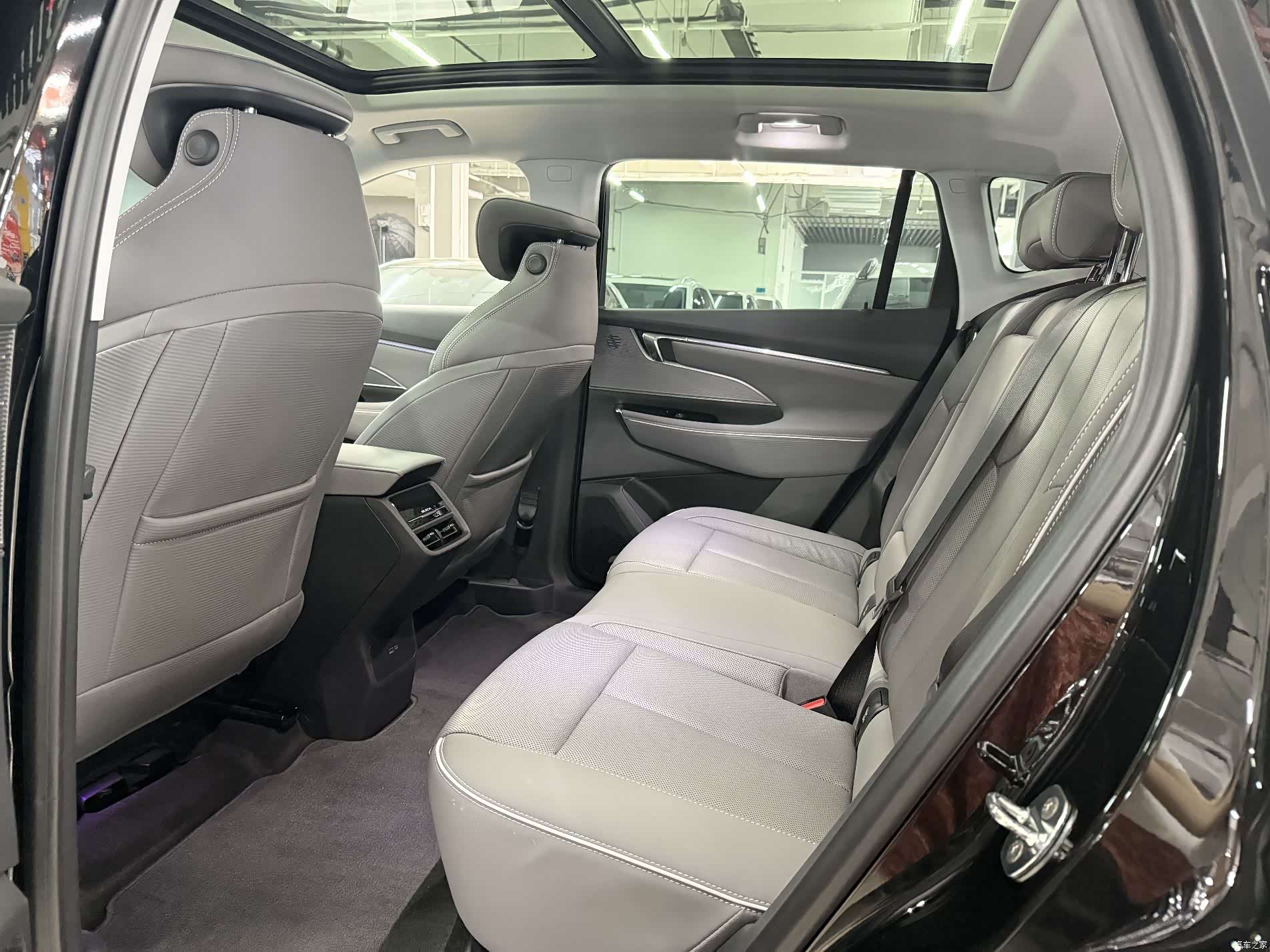 Buick E5, 2025 9