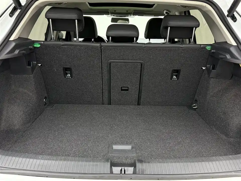 Volkswagen T-ROC exploring Songs