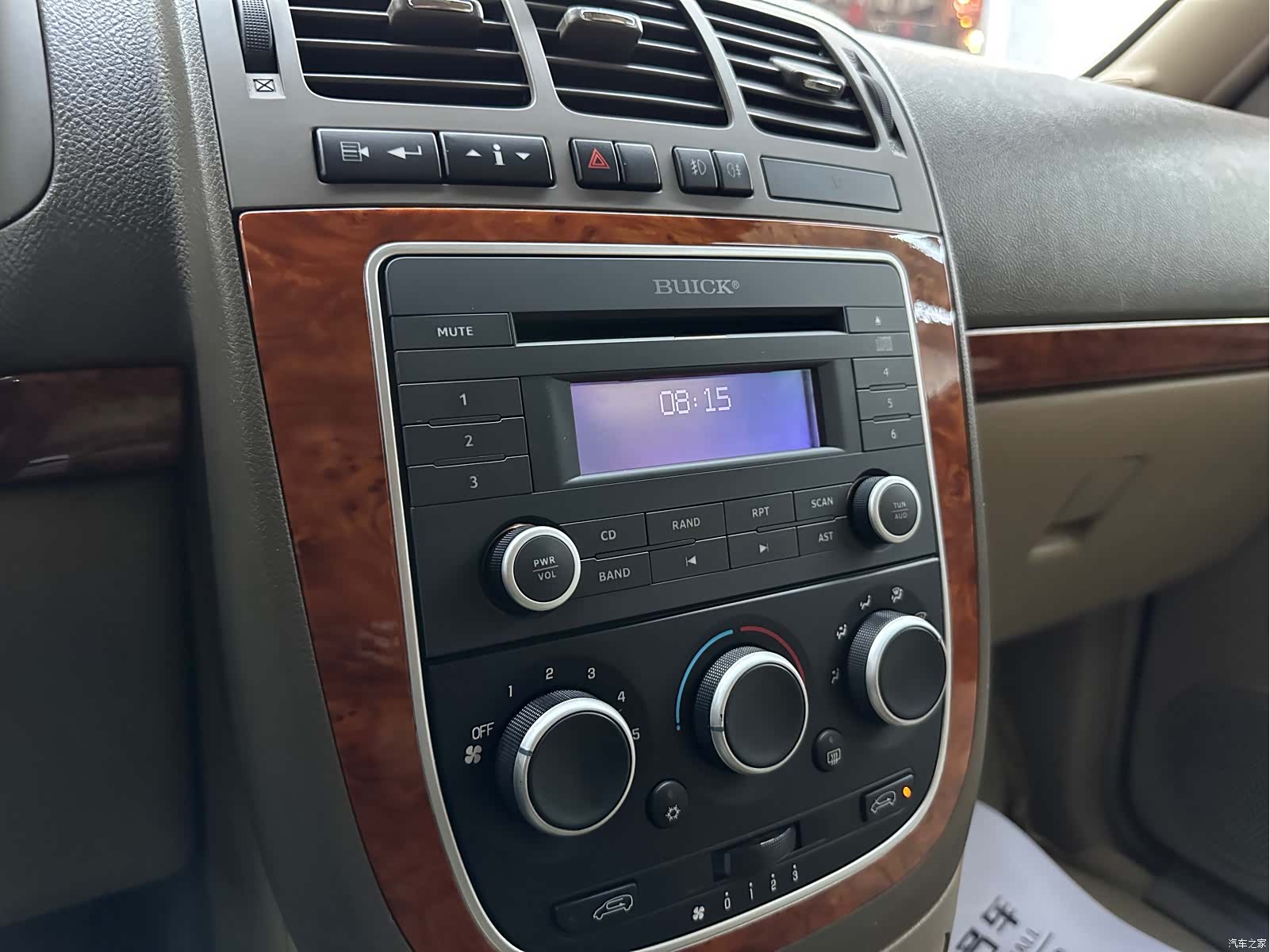 Buick GL8, 2012 9