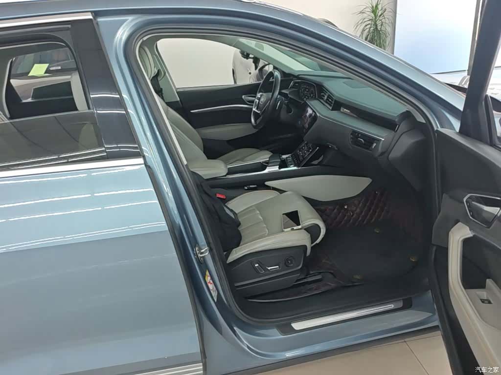 Audi e-tron, 2021 25