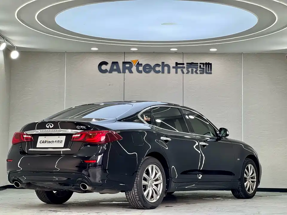 Infiniti Q70