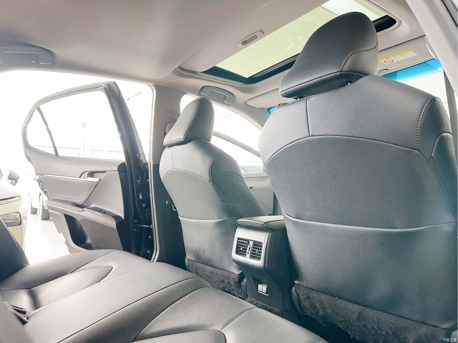Toyota Camry, 2022 13