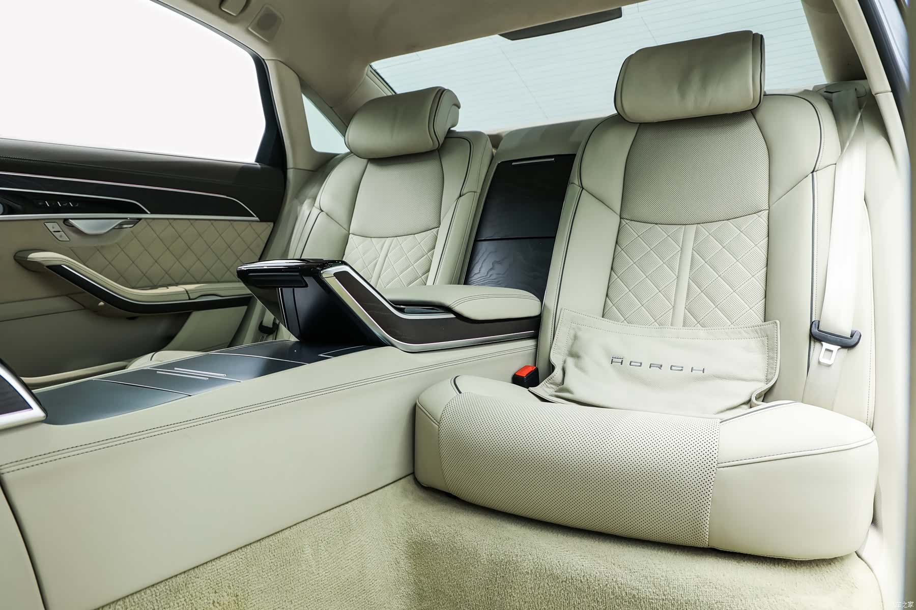 Audi A8L, 2023 11