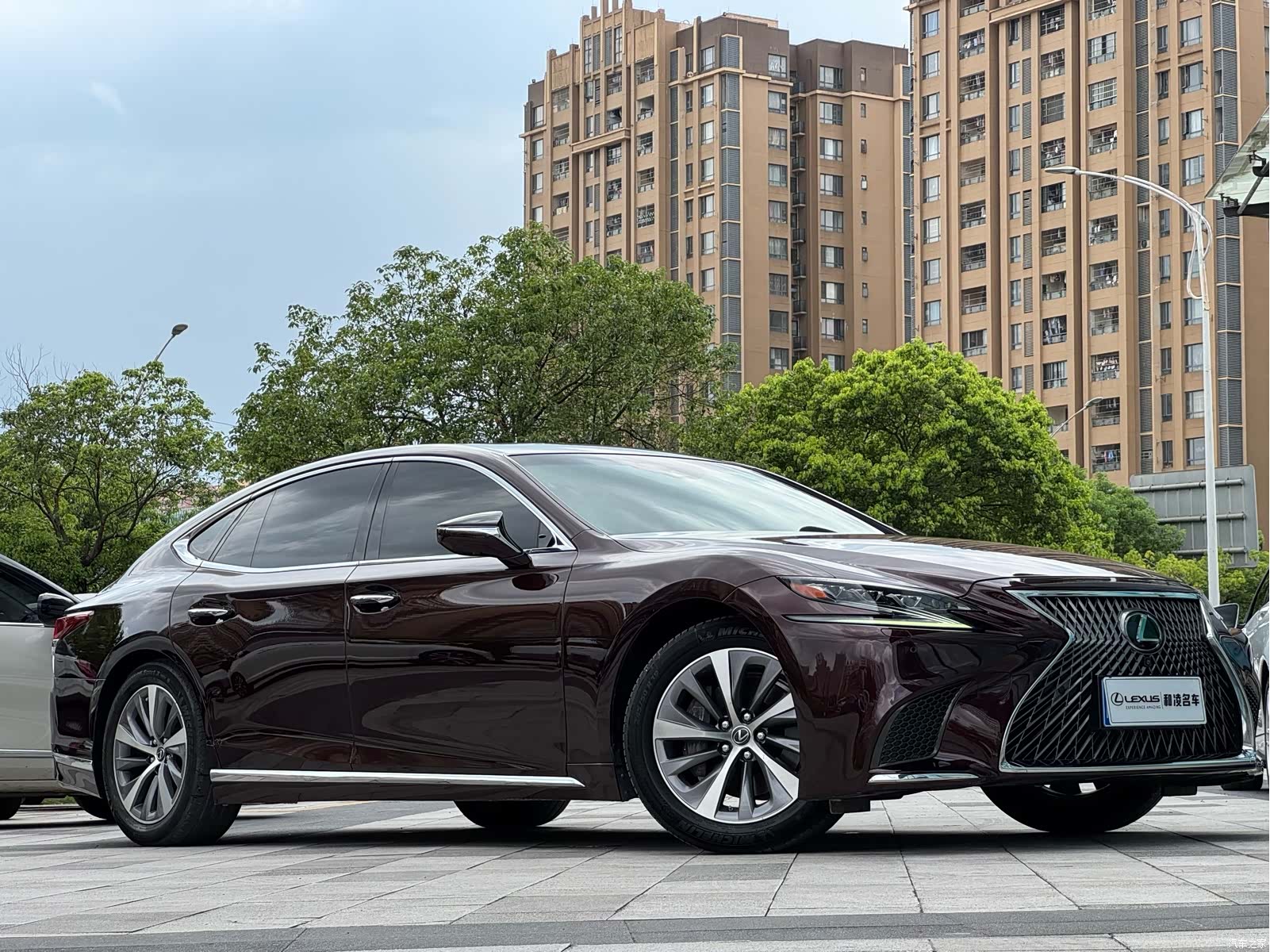 Lexus LS, 2019 3