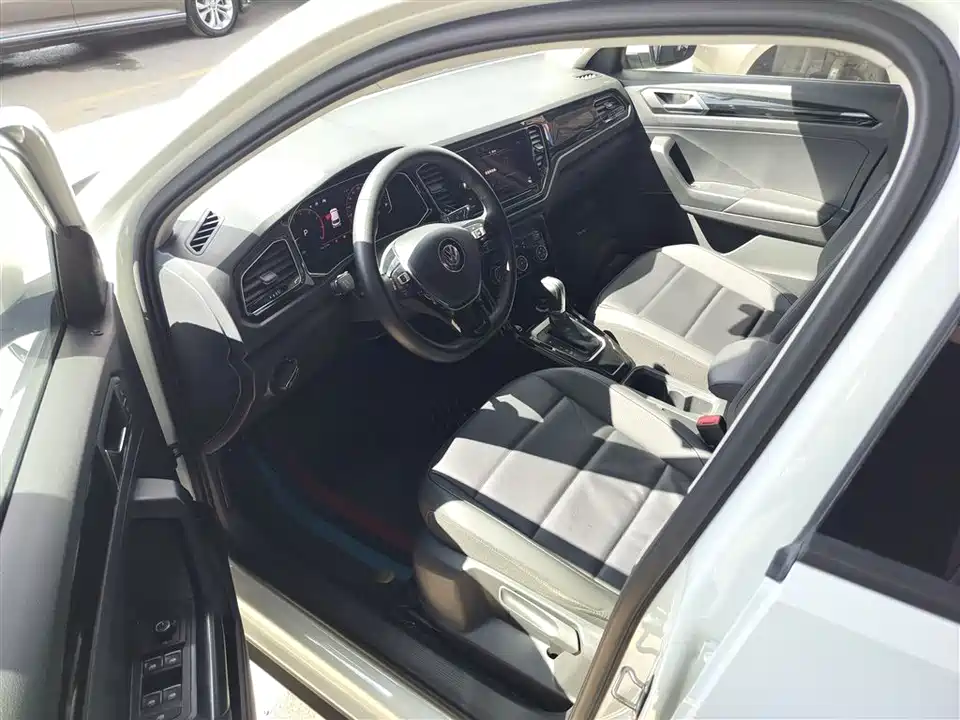 Volkswagen T-ROC exploring Songs