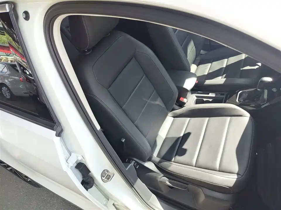 Volkswagen T-ROC exploring Songs