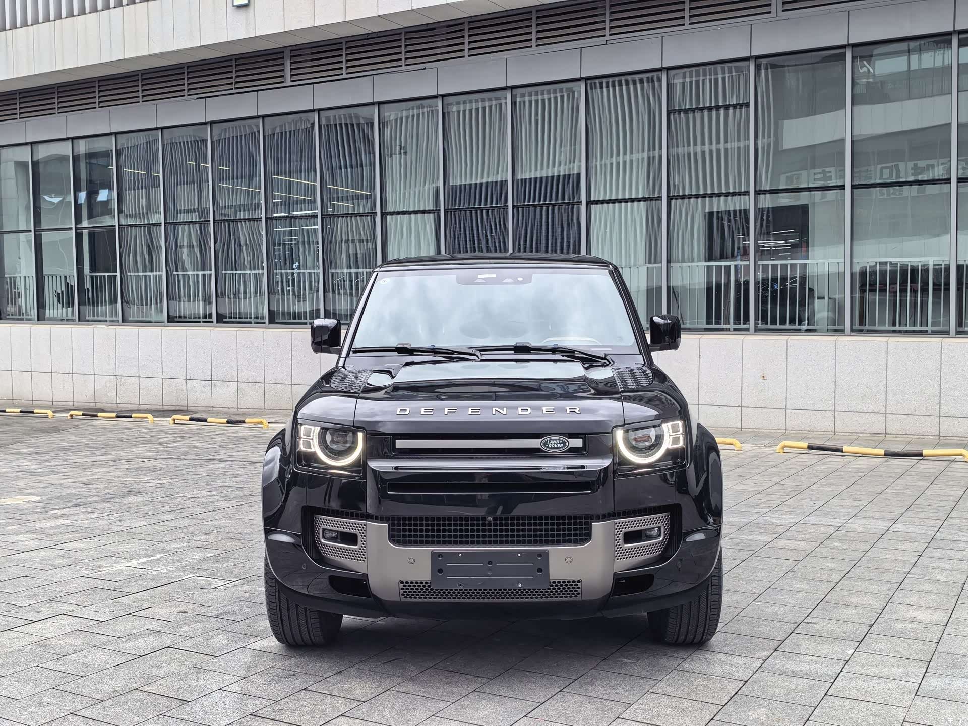 Land Rover Defender, 2025 3