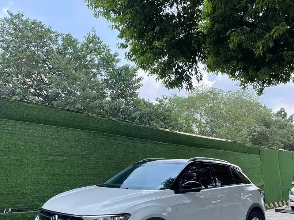 Volkswagen T-ROC exploring Songs