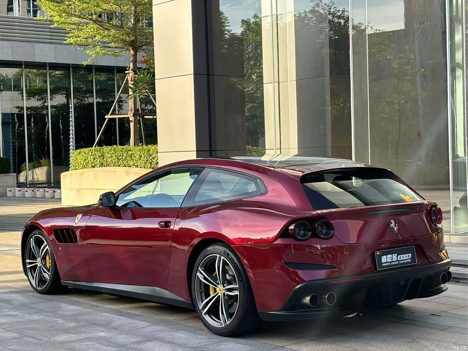 Ferrari GTC4Lus, 2017 13