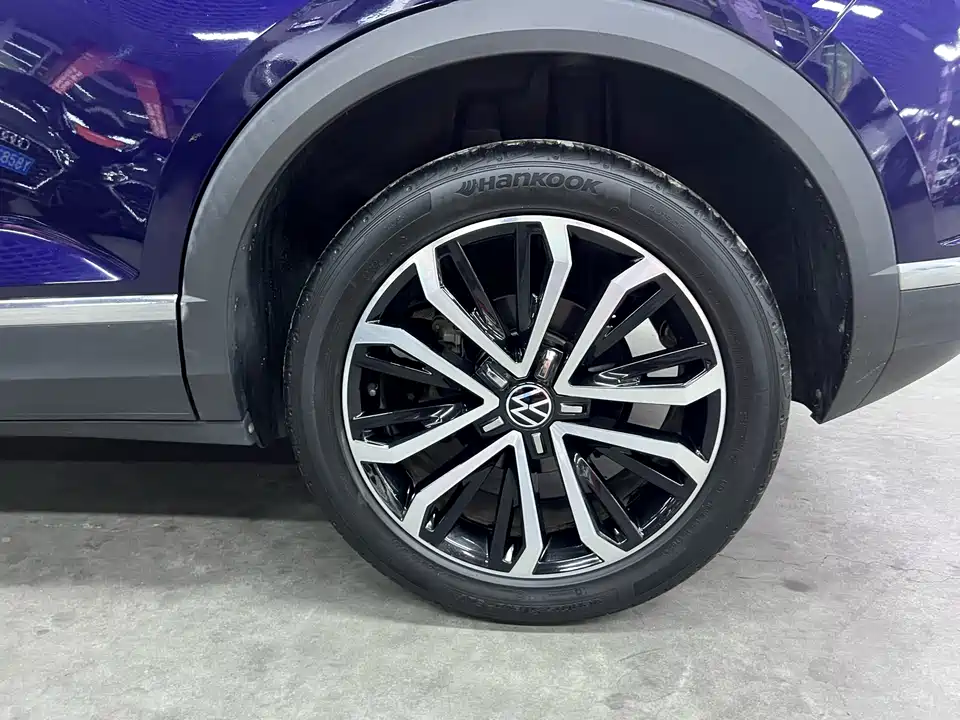 Volkswagen T-ROC exploring Songs