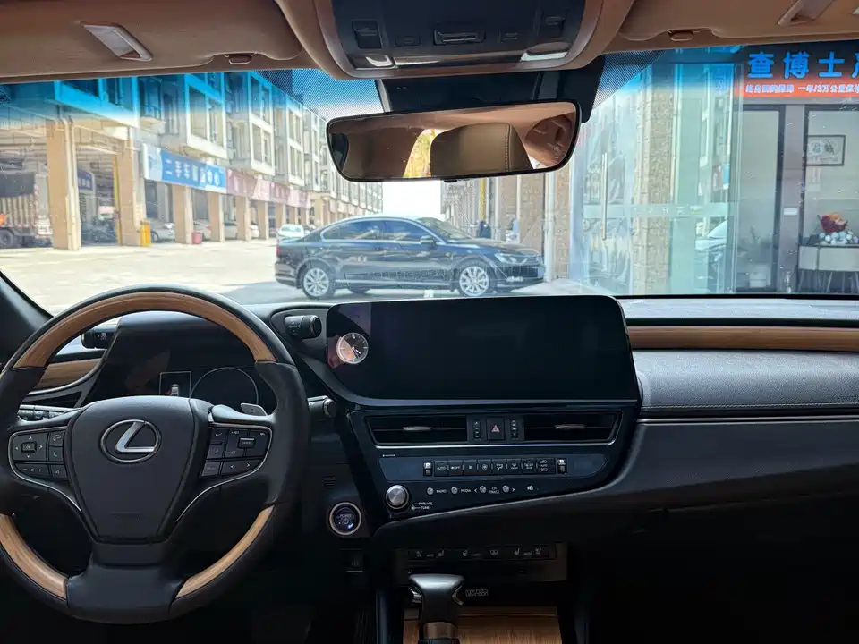 Lexus ES