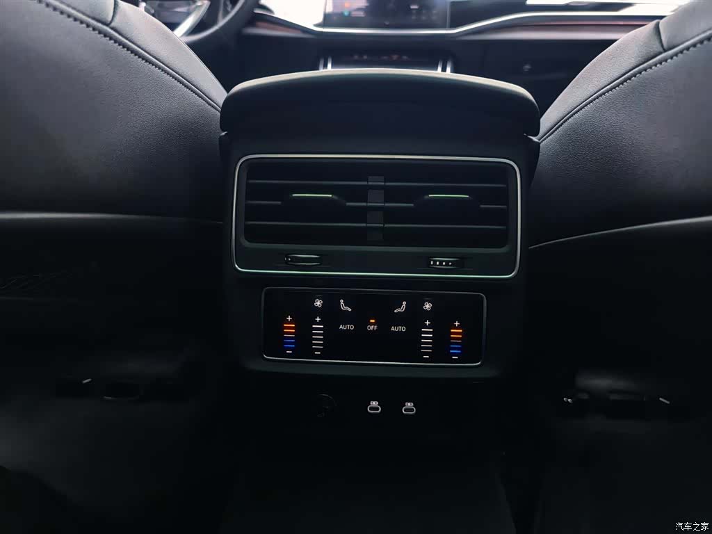 Audi Q8, 2025 13