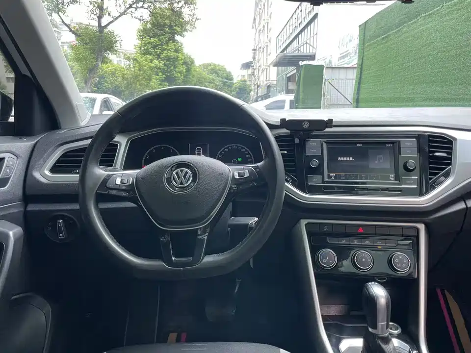 Volkswagen T-ROC exploring Songs