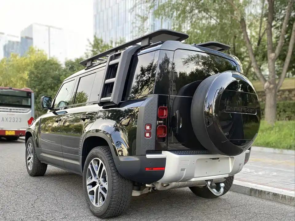 Land Rover guard
