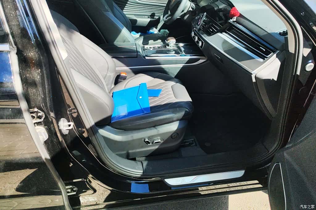 Hongqi HS5, 2023 8