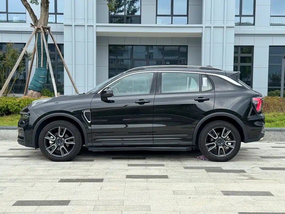 Lynk & Co 01