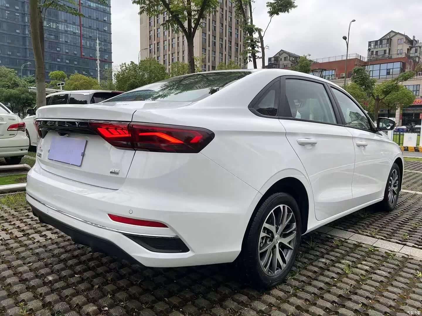 Geely Emgrand, 2023 9