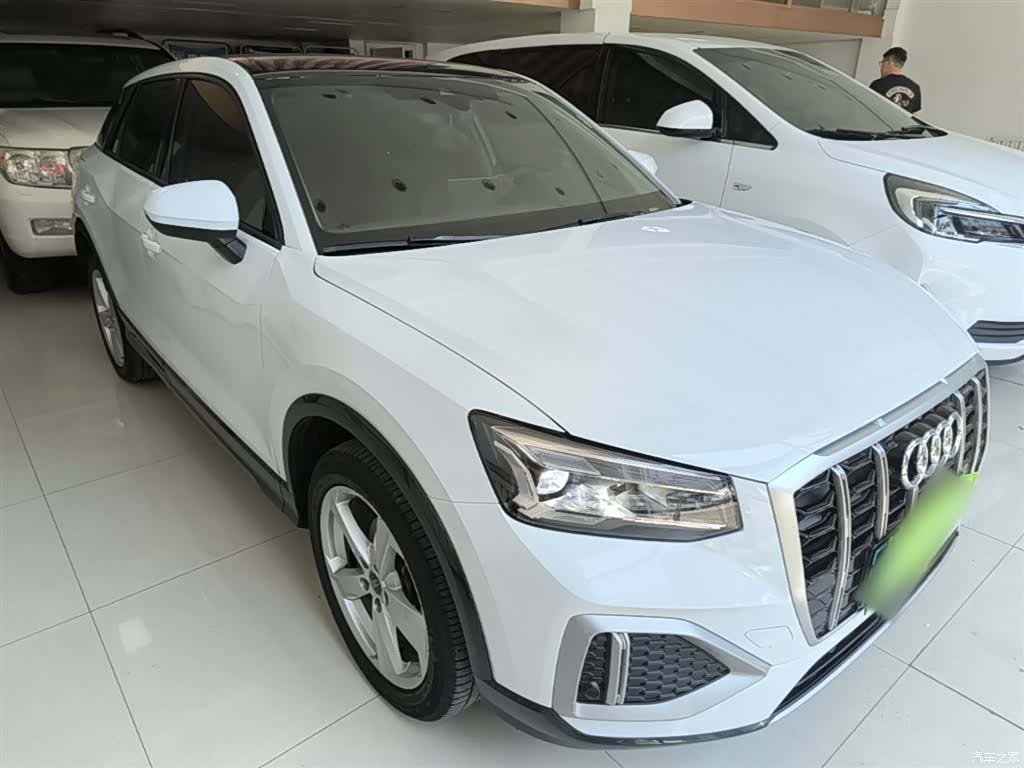 Audi Q2L, 2023 4