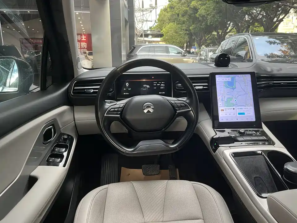 NIO ES8