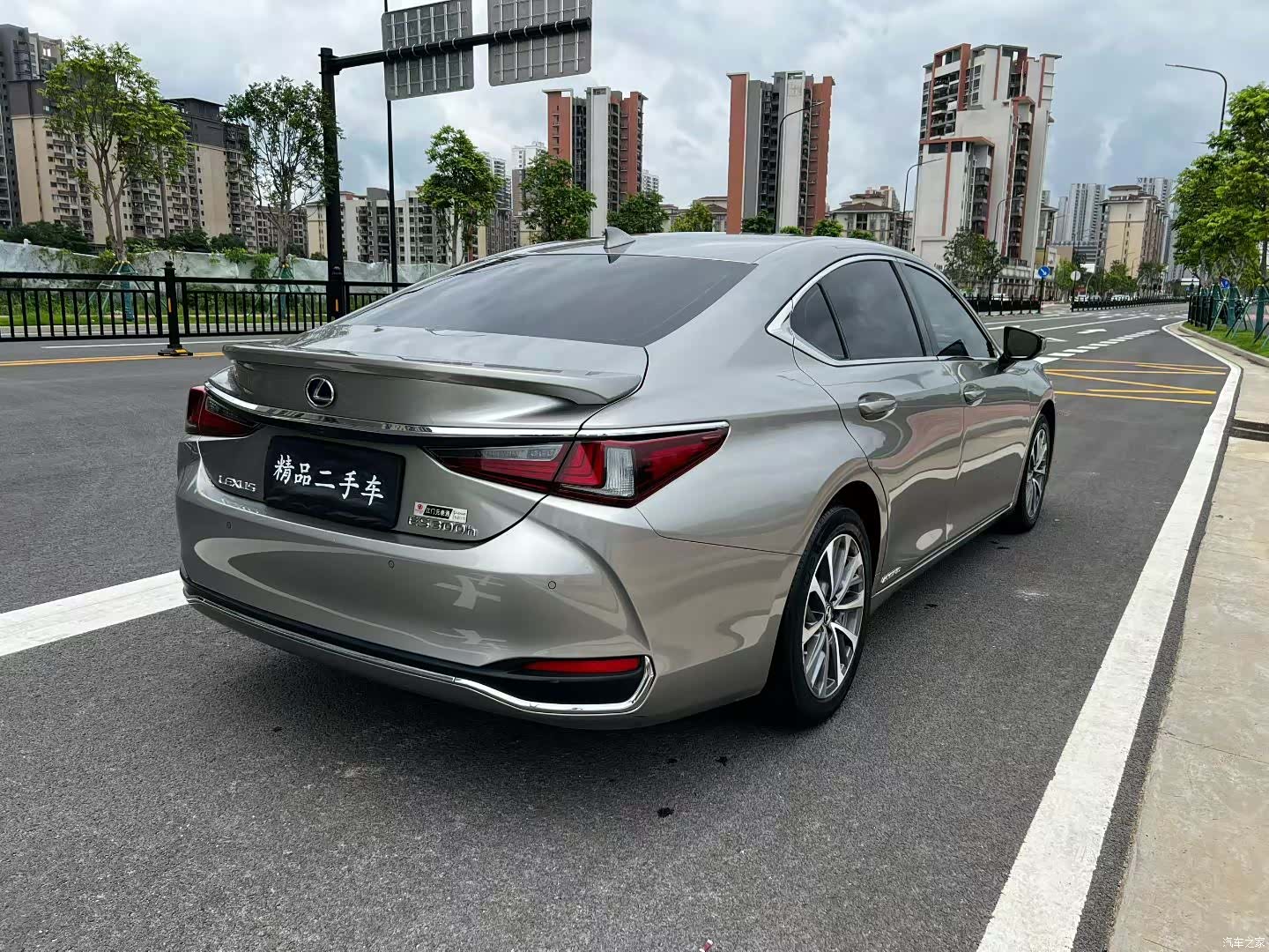 Lexus ES, 2022 9