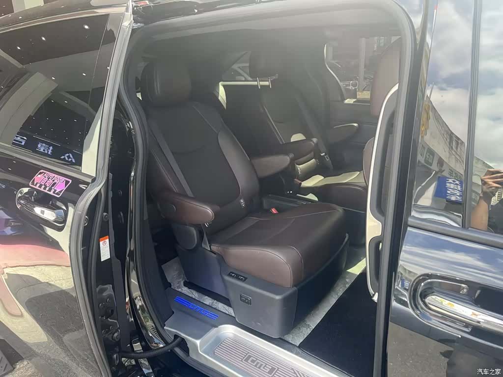 Toyota Granvia, 2024 8
