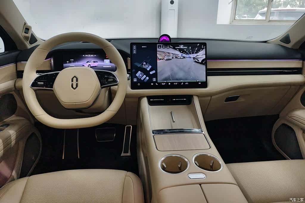 AITO M5, 2025 12
