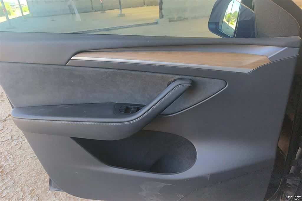 Tesla Model Y, 2023 7