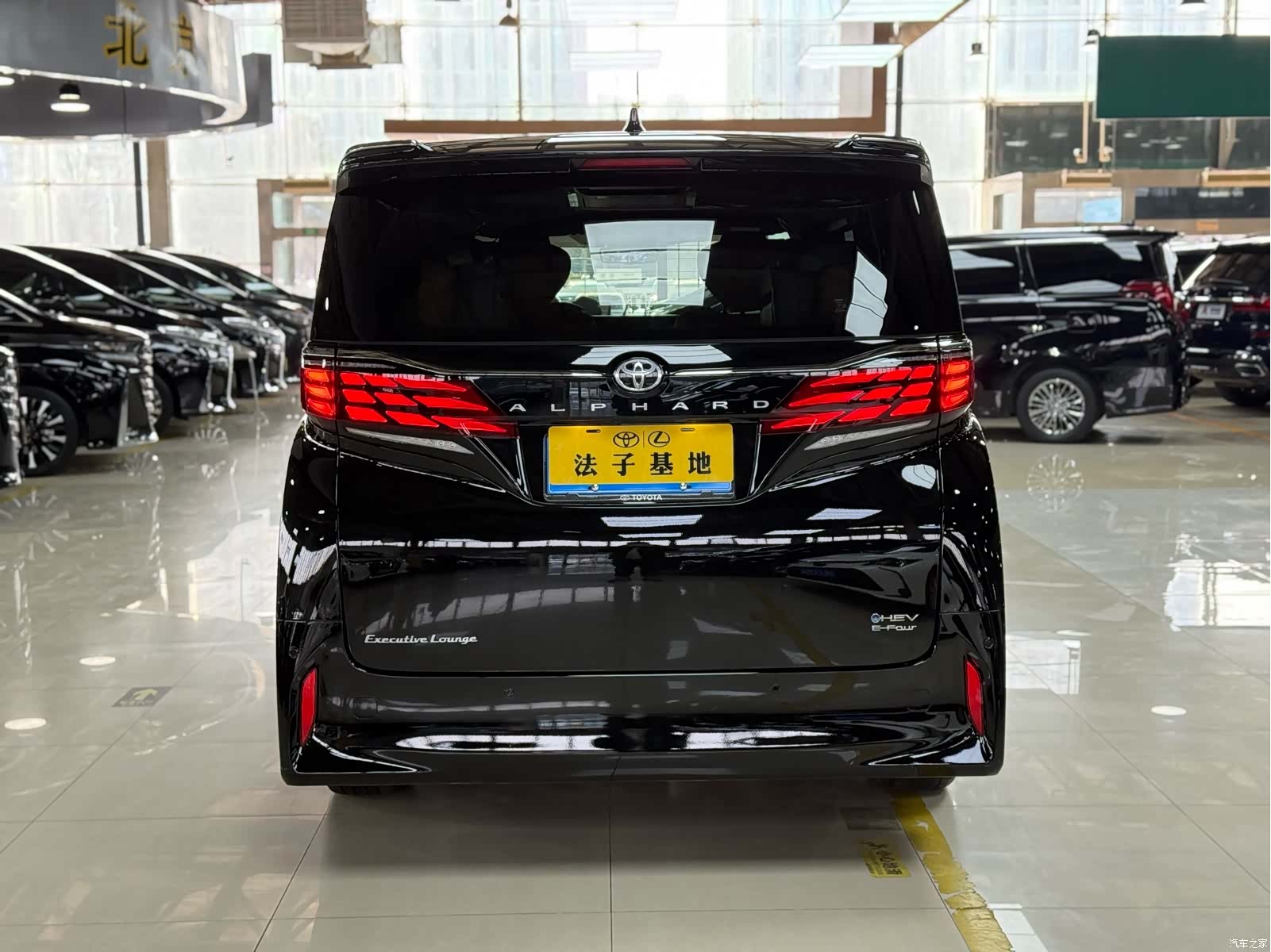 Toyota Alphard, 2023 23