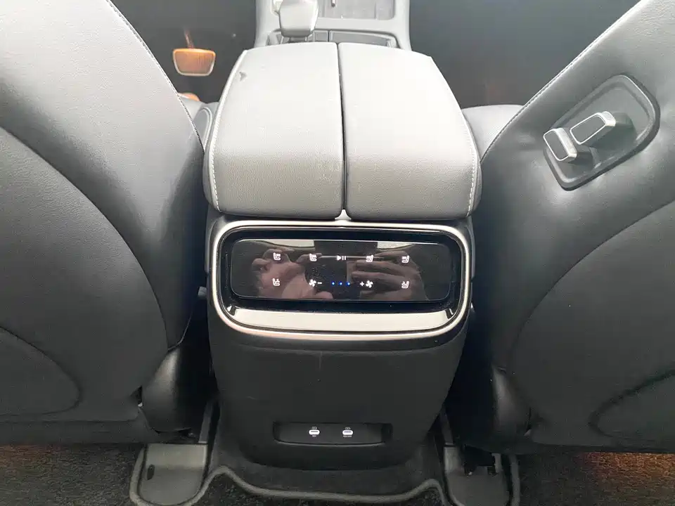 AITO Ask the world M7