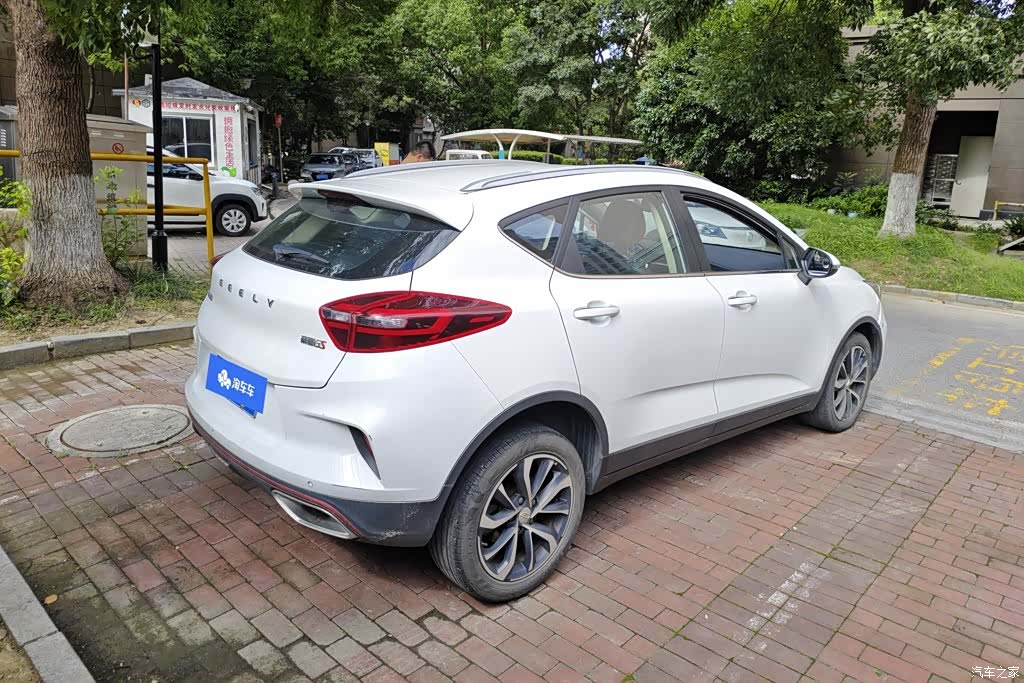 Geely Emgrand, 2021 3