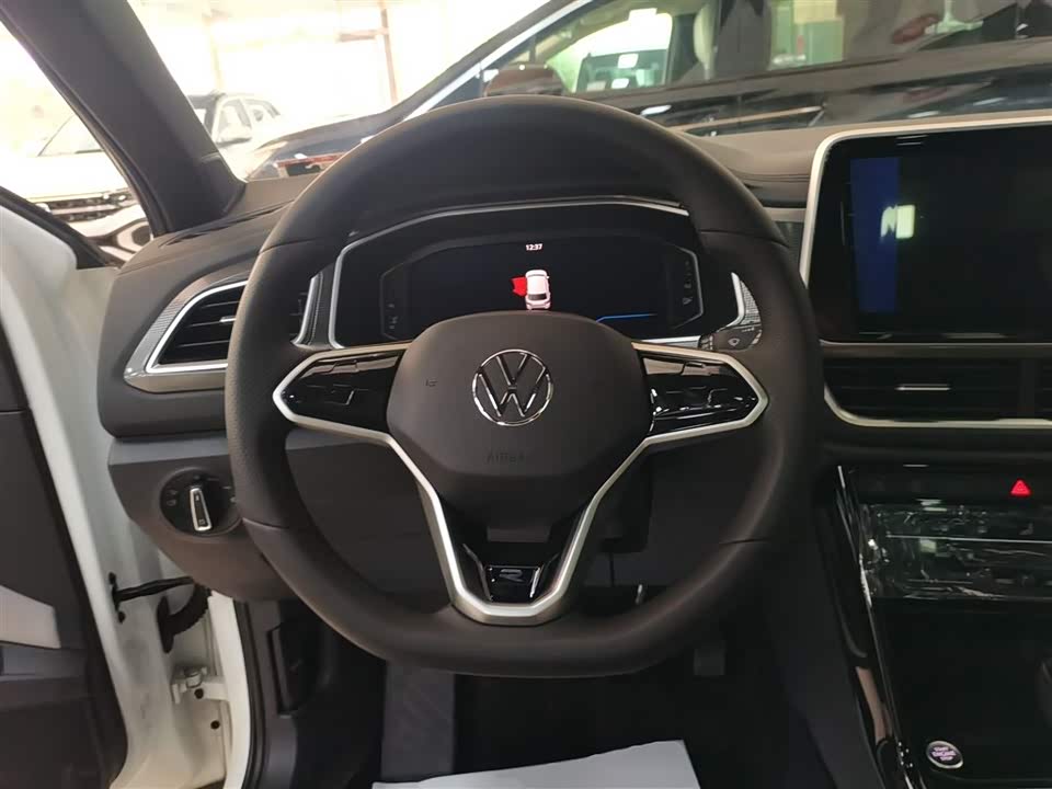 Volkswagen T-ROC exploring Songs