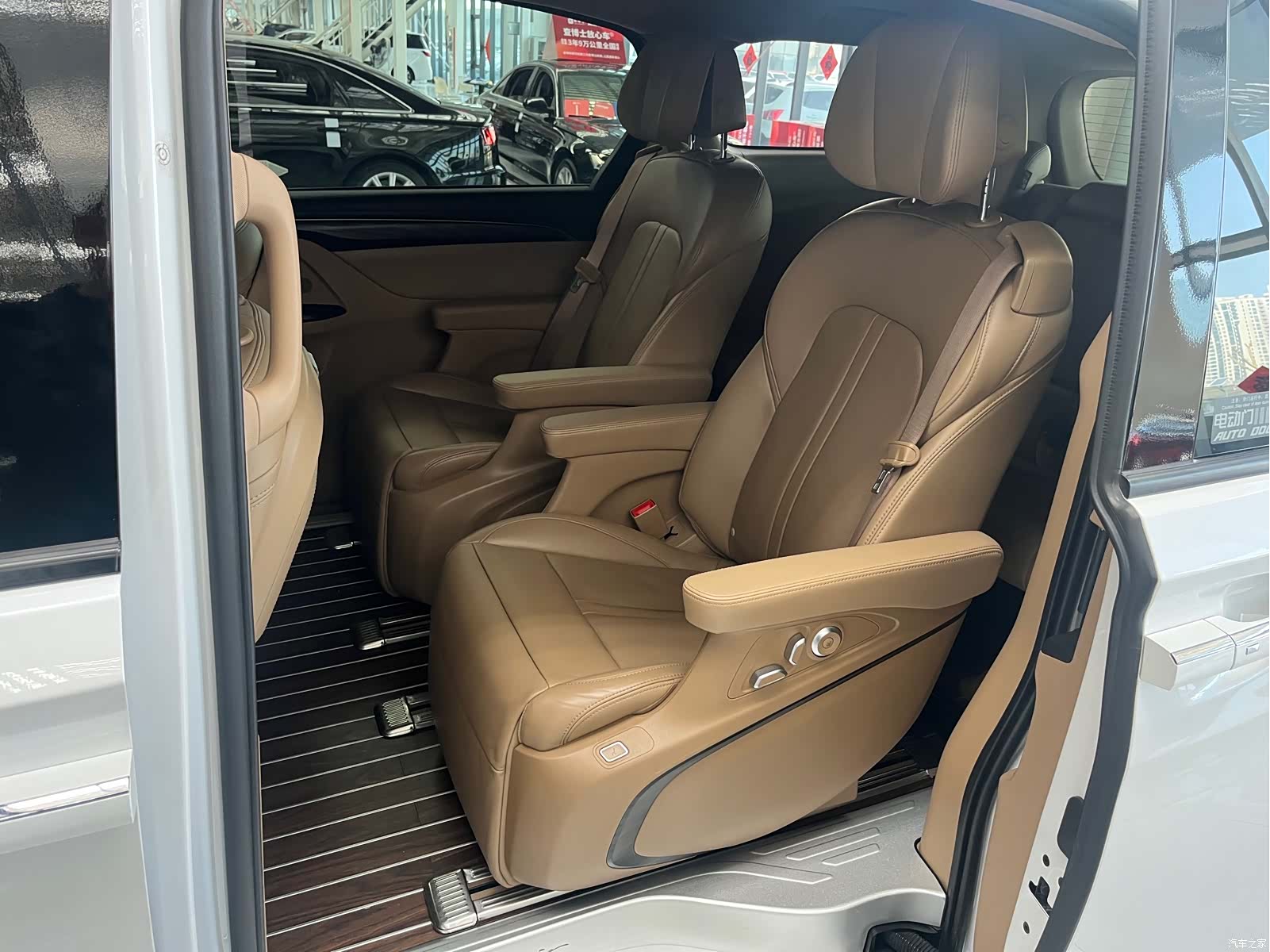 Buick GL8, 2020 3