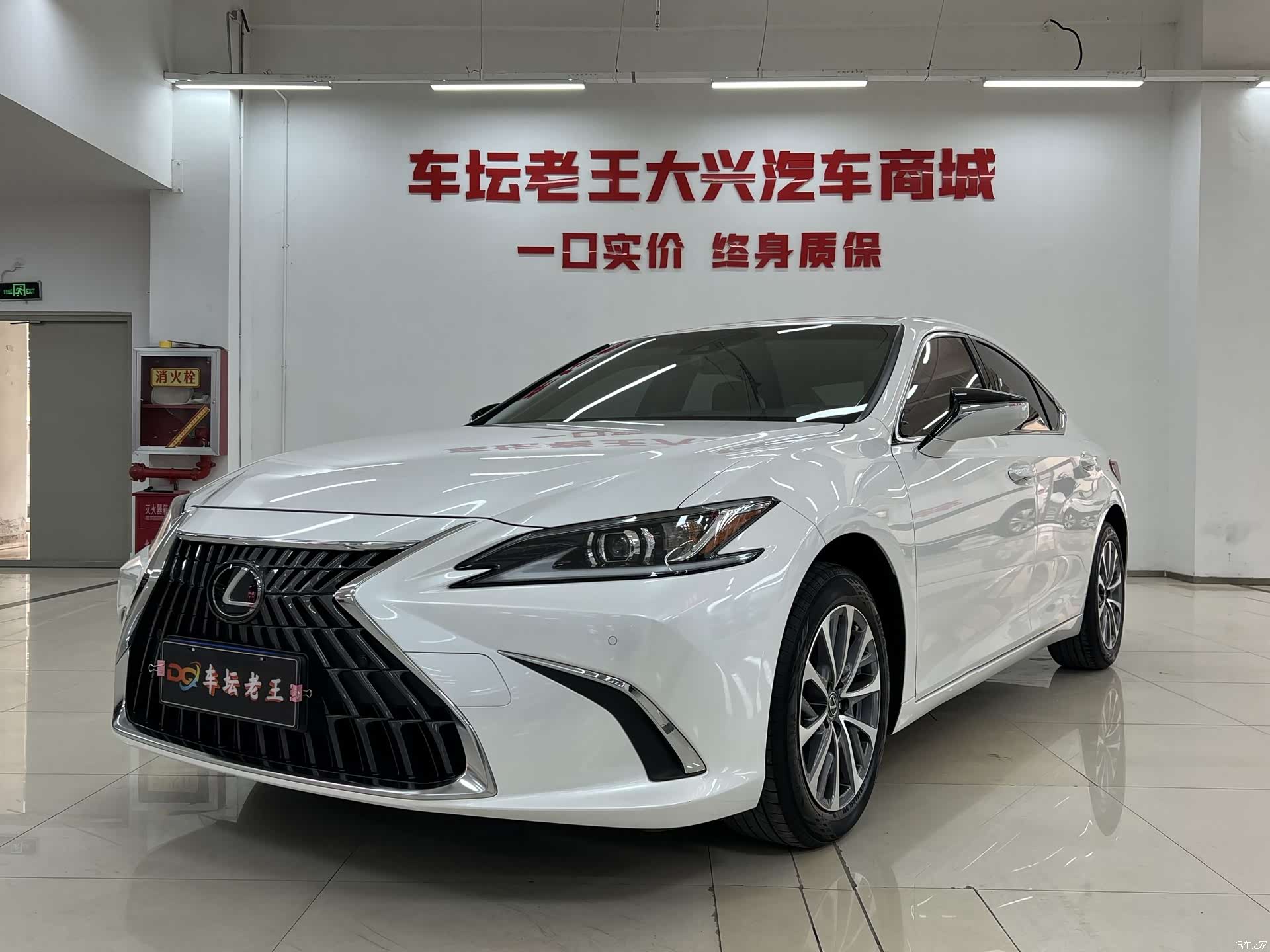 Lexus ES, 2022 1