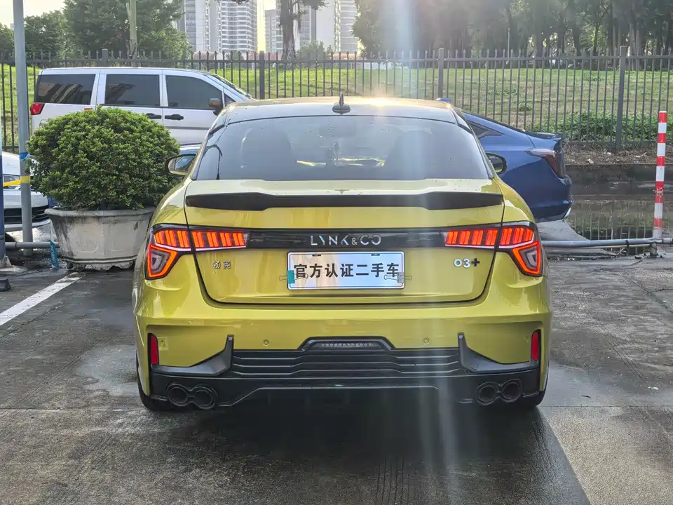 Lynk & Co 03