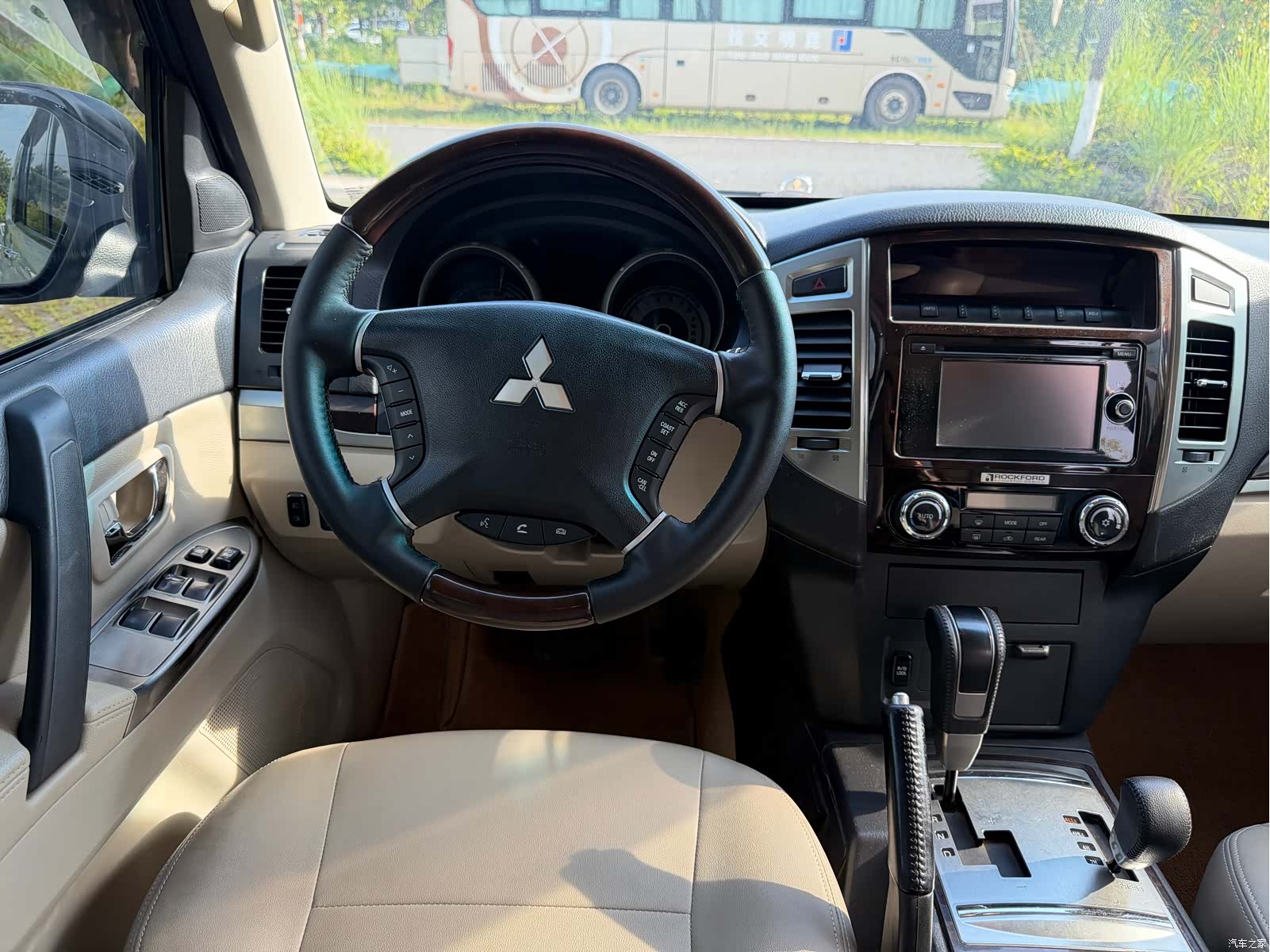 Mitsubishi Pajero, 2020 13