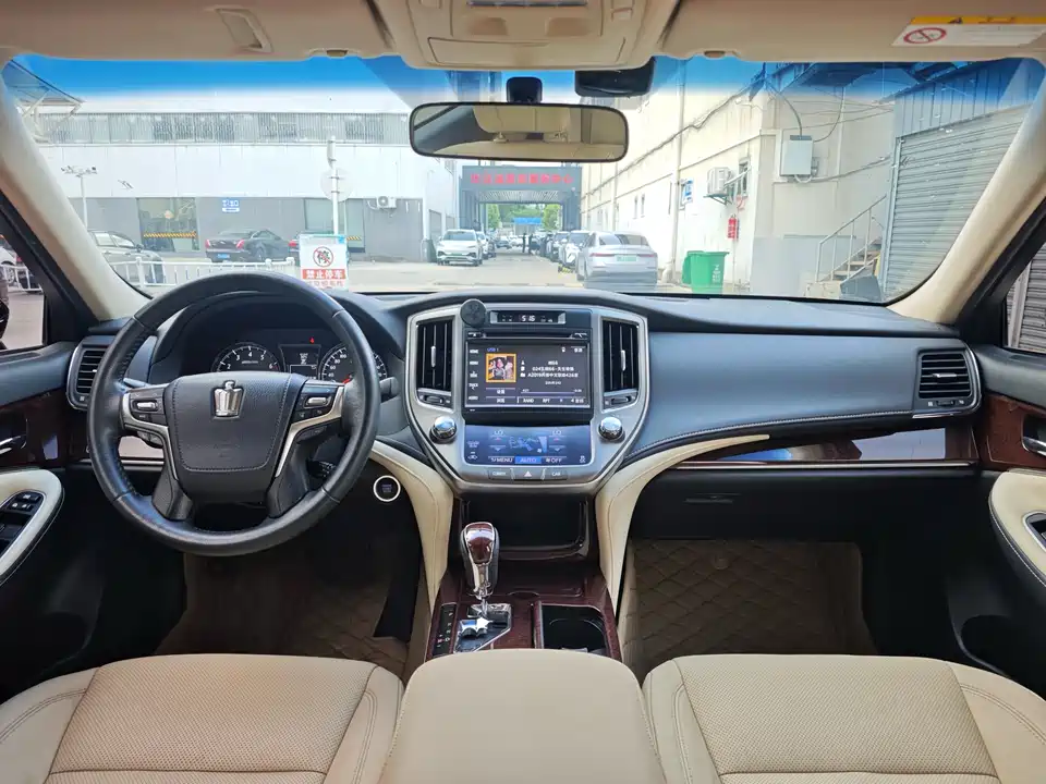 Toyota crown