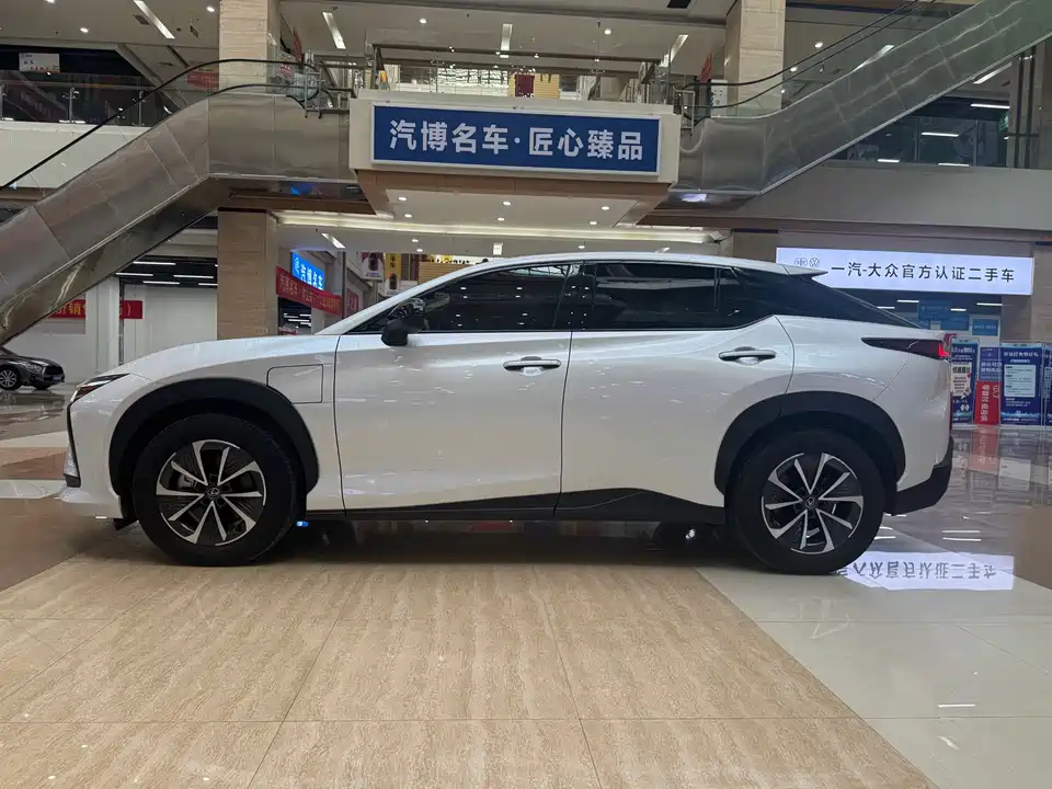 Lexus RZ