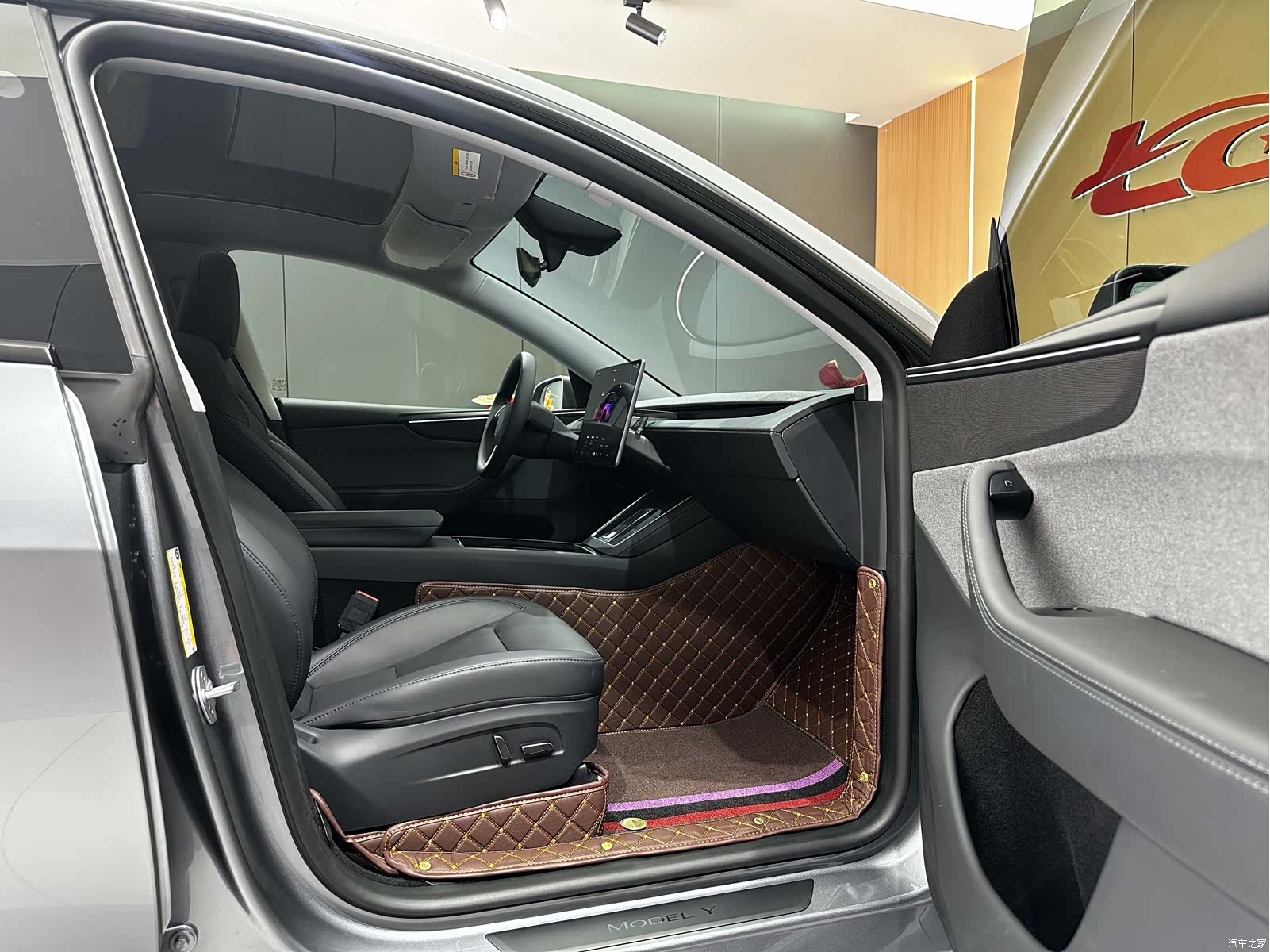 Tesla Model Y, 2025 11