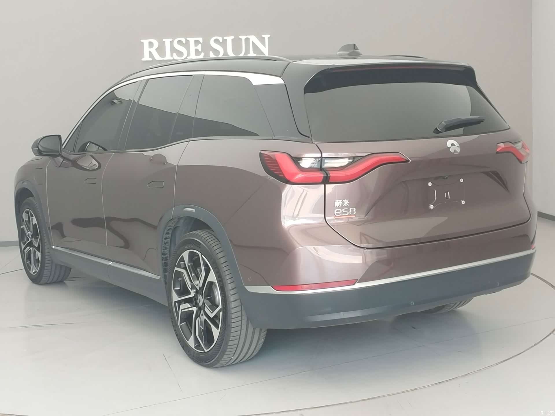 NIO ES8, 2021 3