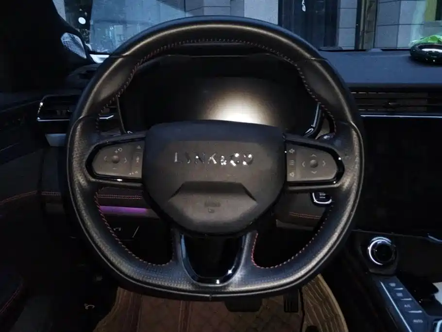 Lynk & Co 05