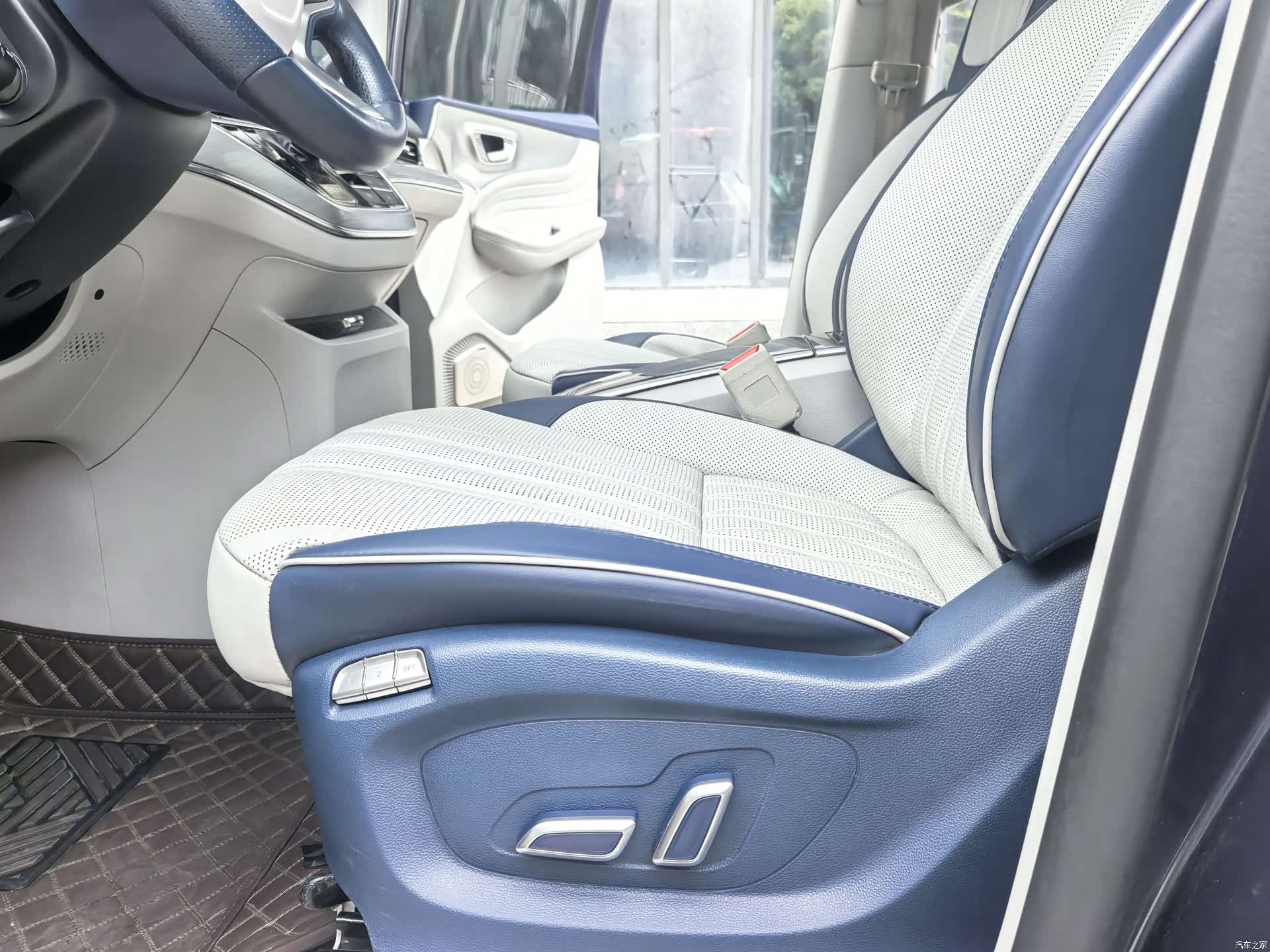 Roewe iMAX8, 2022 15