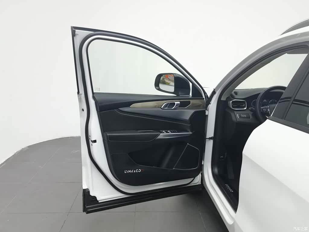Lynk & Co 01, 2018 8