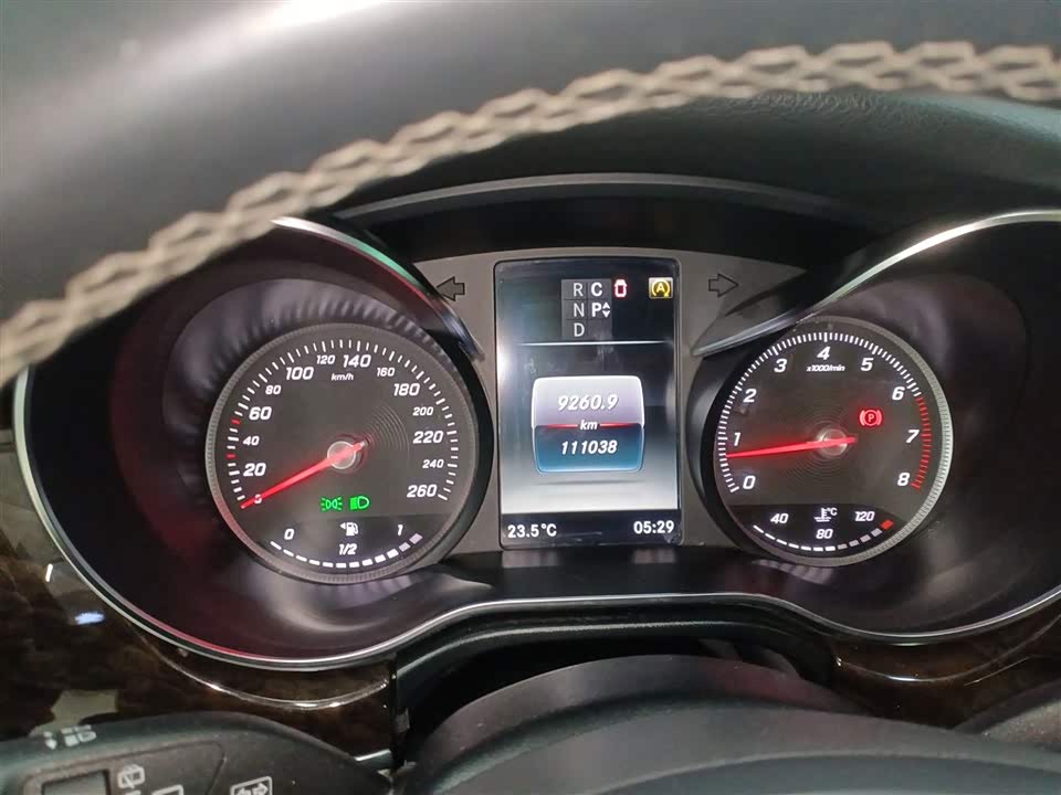 Mercedes-Benz V-class