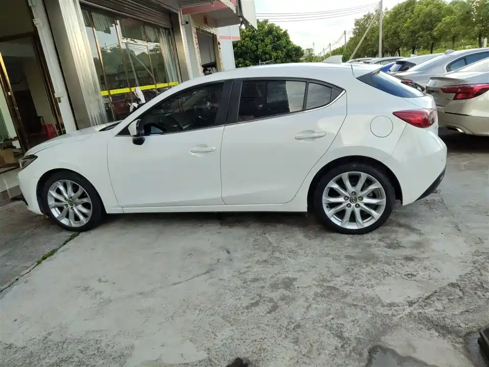 Mazda 3 Angkesaila