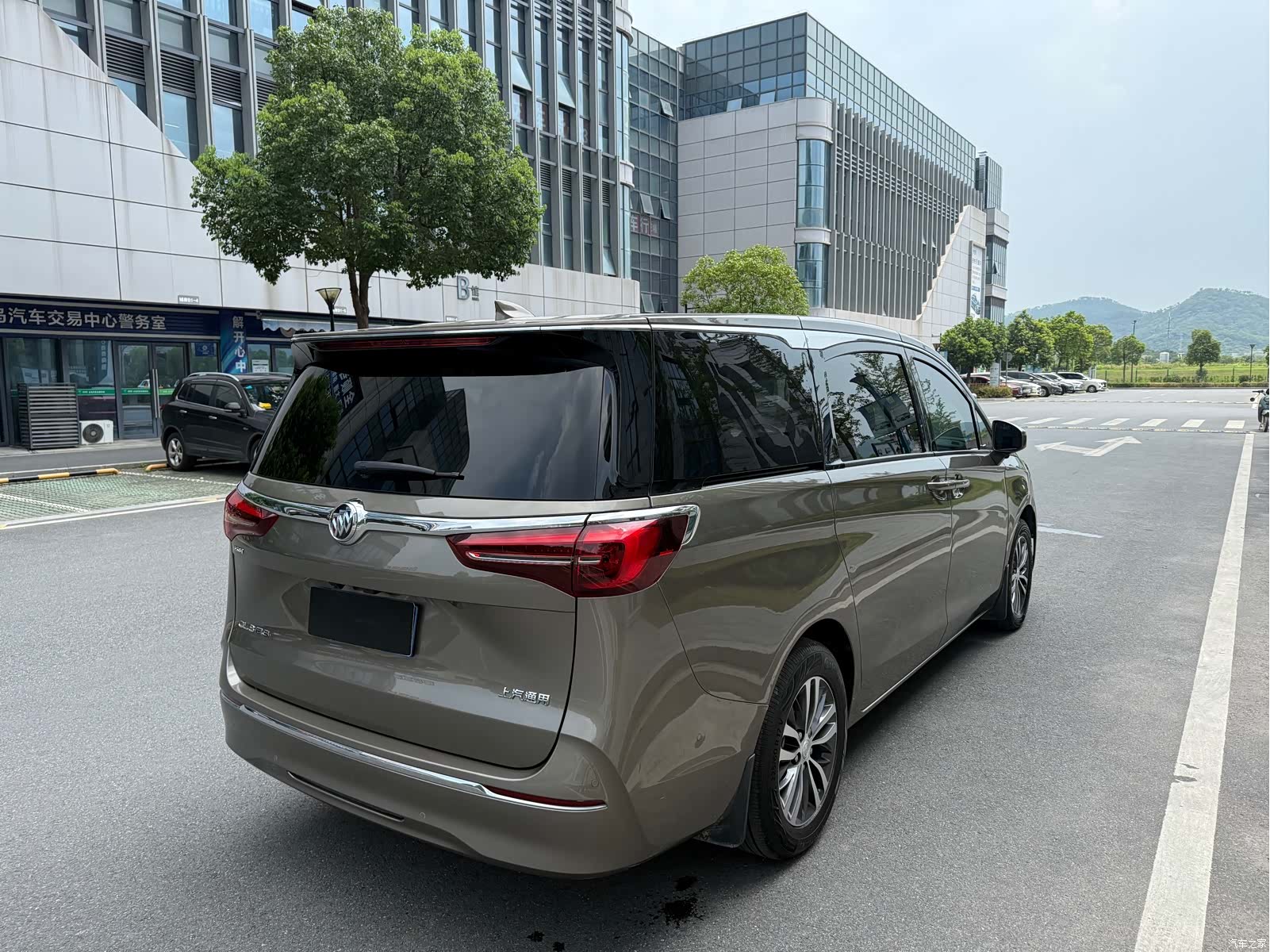 Buick GL8, 2021 9