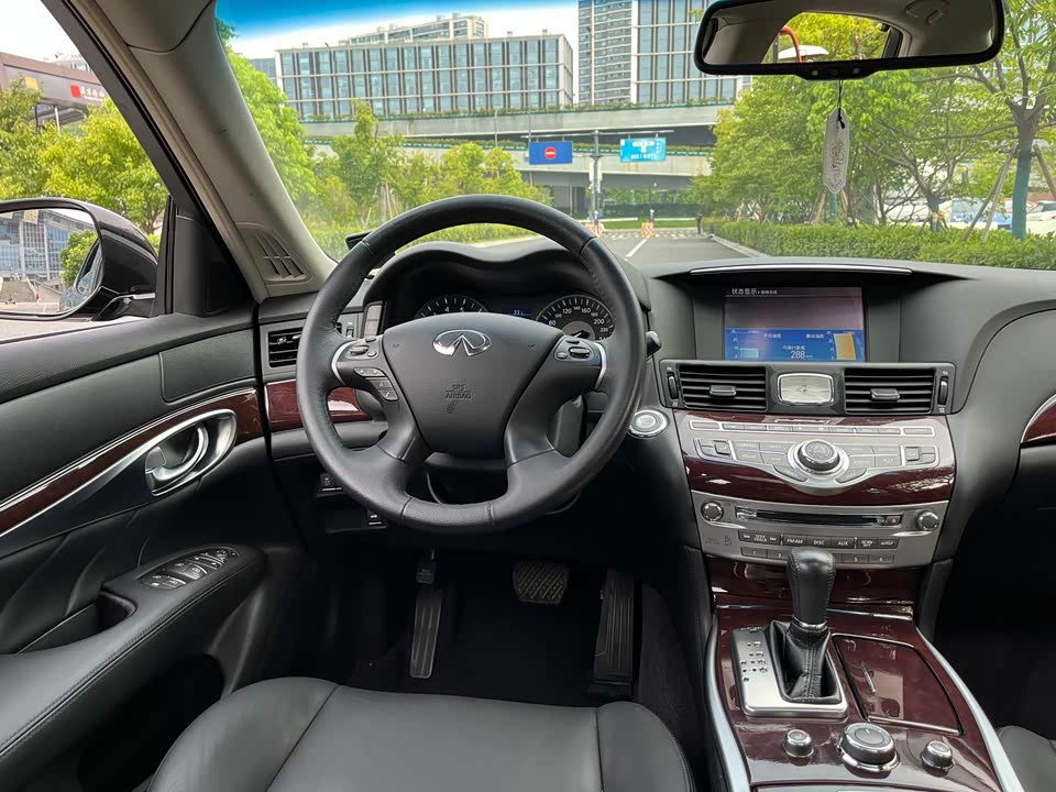 Infiniti Q70 Infiniti Q70