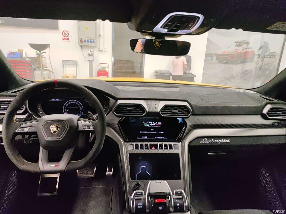 Lamborghini Urus, 2023 16
