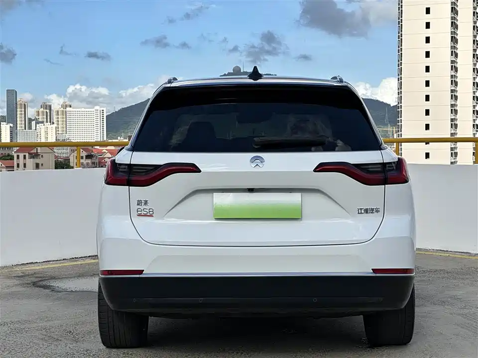 NIO ES8