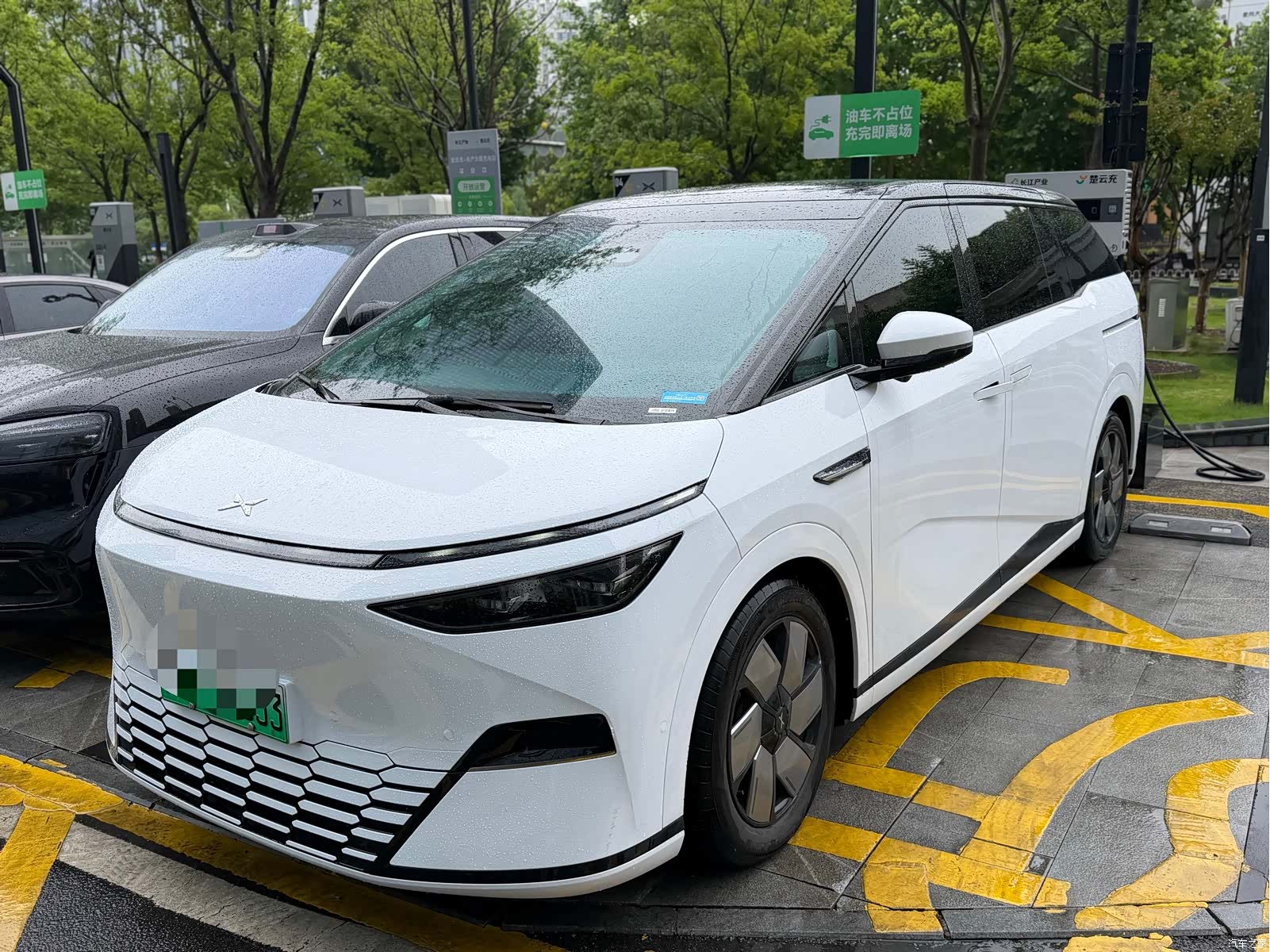 Xpeng X9, 2024 1